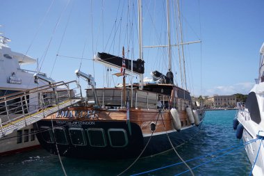 Rodos sahilinde lüks yat tekneleri, Yunan Adaları