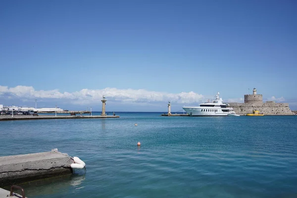 Dodecanese Adasındaki Mandraki Limanı Yelkenli Tekneleri — Stok fotoğraf