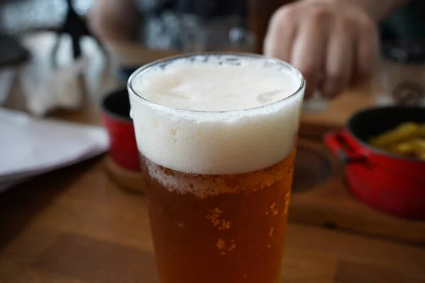 Pilsner Estilo Checo Cerveja Dourada Mesa Bar Restaurante Pub Praga — Fotografia de Stock