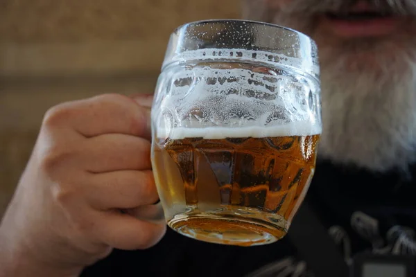 Hombre Bebiendo Cerveza Hombre Con Barba Teniendo Jarra Cerveza Pub — Foto de Stock