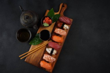 Japon geleneksel mutfağı - Sake (somon), Maguro (ton balığı), Unagi (Tatlı Su Yılanbalığı))