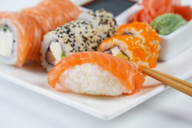 Geleneksel Japon Mutfağı - Nigiri suşi ve suşi sarmaları