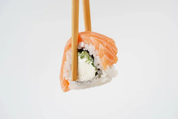 Sushi Rol Met Eetstokjes Japanse Traditionele Keuken Rechtenvrije Stockafbeeldingen