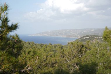 Yunanistan 'ın Rodos adasındaki St. John Şövalyeleri tarafından inşa edilen Ortaçağ Kritinia şatosunun (Kastellos) manzarası