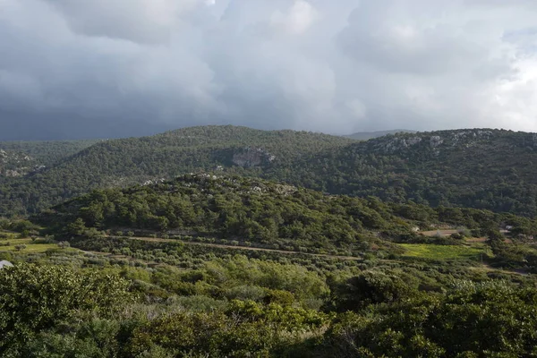 Yunanistan 'ın Rodos adasındaki St. John Şövalyeleri tarafından inşa edilen Ortaçağ Kritinia şatosunun (Kastellos) manzarası