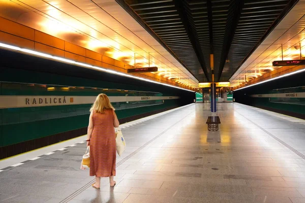 Praag Tsjechie Juli7 2023 Metro Bij Radlicka Metrostation Mensen Die — Stockfoto