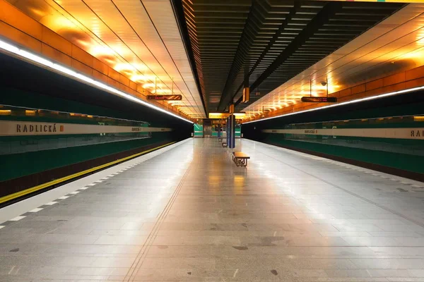 Prag Tschechien Juli2023 Die Bahn Der Metrostation Radlicka Ohne Menschen — Stockfoto
