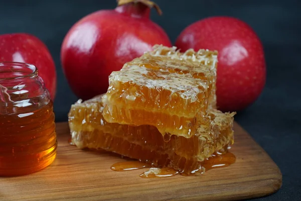Еврейский Праздник Рош Шана Празднование Гранат Яблоки Мёд Традиционные Продукты — стоковое фото