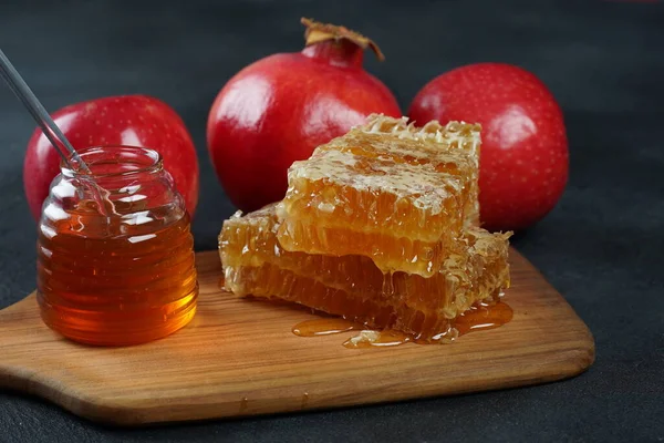 Fiesta Judía Rosh Hashaná Celebración Granada Manzanas Miel Productos Tradicionales — Foto de Stock