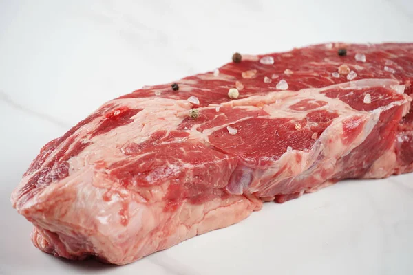 Obyčejný Čerstvě Nakrájený Steak Připravený Vaření — Stock fotografie