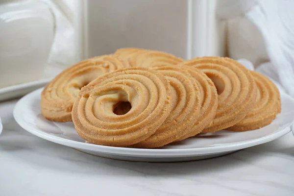 stock image Sweet and tasty round butter cookies. Round ring shaped German spritz biscuits