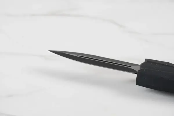 Couteau Switchblade Automatique Avant Otf Avec Poignée Noire Lame Tactique — Photo