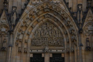 Çek Cumhuriyeti Prag 'daki Aziz Vitus Katedrali' nin önünde..