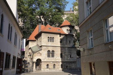 Tören Salonu - Prag Yahudi Müzesi 'nin Klaus sinagogu - Yahudi Gümrük ve Gelenekleri. Prag Yahudi Mahallesi 'ndeki Eski Yahudi Mezarlığı' nın girişinin yanında..