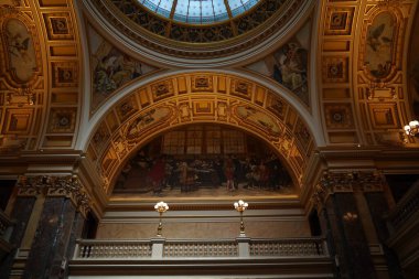 Prag, Çek Cumhuriyeti - 6 Haziran 2022: Neo-rönesans tarzında Ulusal Müze, 2018 yılında yenilendi, Çek Cumhuriyeti Prag 'daki Wenceslas Meydanı' nda yer aldı