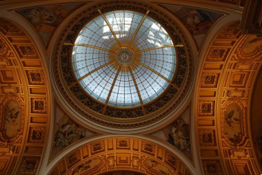 Prag, Çek Cumhuriyeti - 6 Haziran 2022: Neo-rönesans tarzında Ulusal Müze, 2018 yılında yenilendi, Çek Cumhuriyeti Prag 'daki Wenceslas Meydanı' nda yer aldı