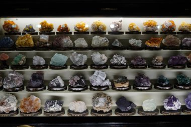 Prag, Çek Cumhuriyeti, 14 Haziran 2023 - Ulusal Müze, çeşitli mineraller sergisi