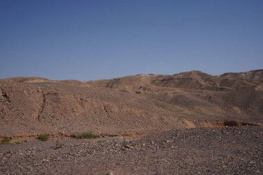 Kurumuş nehir yatağı - Kızıl Kanyon yolu, ulusal rezerv - Eilat yakınlarındaki Kızıl Kanyon, güney İsrail