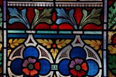 İki kırmızı ve mavi çiçek, vitray, Prag, Çek Cumhuriyeti