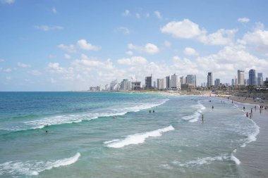 Eski şehir Jaffo 'dan modern Tel Aviv kıyılarına bakın.