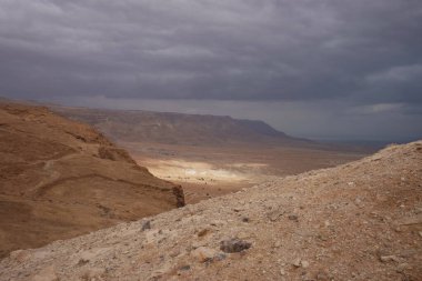 İsrail, Negev Judaean Çölü yakınlarındaki Ulusal Park 'taki Masada Kalesi' nden panoramik manzara.