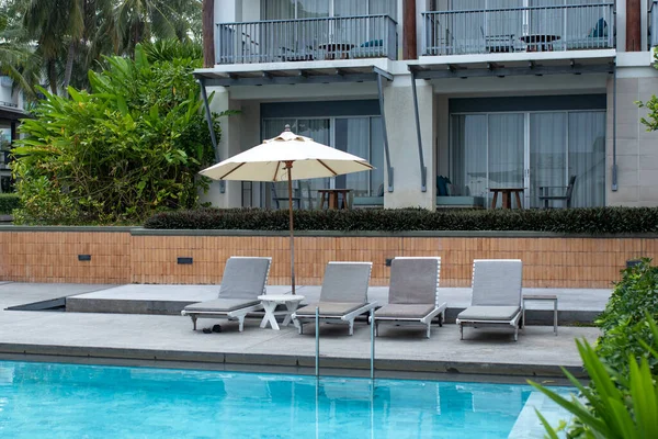 Gray Pool Lounge Chairs Swimming Pool — Photo