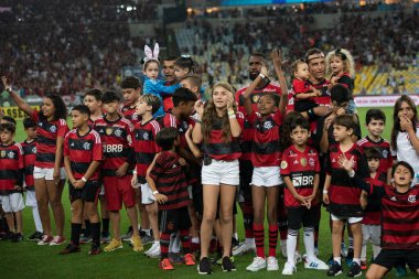 RIO DE JANEIRO, BRAZİL - 10 Nisan 2023: Maracana Stadyumu 'ndaki Fluminense x Flamengo. Şampiyonanın ikinci maçı..