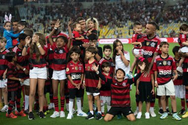 RIO DE JANEIRO, BRAZİL - 10 Nisan 2023: Maracana Stadyumu 'ndaki Fluminense x Flamengo. Şampiyonanın ikinci maçı..