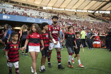 RIO DE JANEIRO, BRAZİL - 10 Nisan 2023: Maracana Stadyumu 'ndaki Fluminense x Flamengo. Şampiyonanın ikinci maçı..
