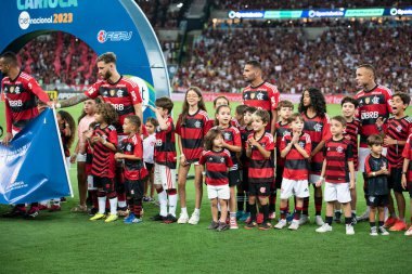 RIO DE JANEIRO, BRAZİL - 10 Nisan 2023: Maracana Stadyumu 'ndaki Fluminense x Flamengo. Şampiyonanın ikinci maçı..