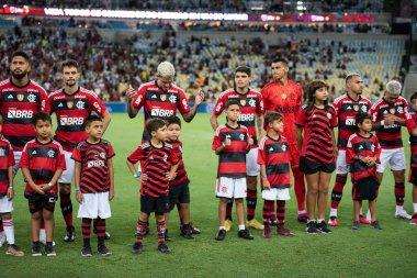 RIO DE JANEIRO, BRAZİL - 10 Nisan 2023: Maracana Stadyumu 'ndaki Fluminense x Flamengo. Şampiyonanın ikinci maçı..