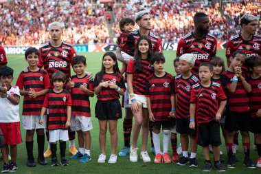 RIO DE JANEIRO, BRAZİL - 10 Nisan 2023: Maracana Stadyumu 'ndaki Fluminense x Flamengo. Şampiyonanın ikinci maçı..