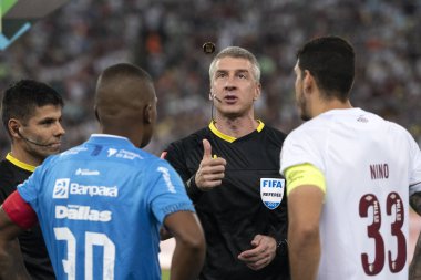 Rio de Janeiro (RJ), 12.04.2023 - Fluminense vs. Paysandu. Anderson Daronco, maçın hakemi. Maracan 'da Copa do Brasil için Fluminense x Paysandu maçı.