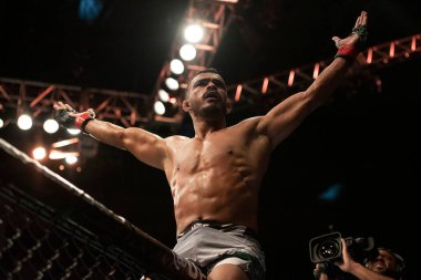 Rio de Janeiro (RJ), 01.21.2023 - UFC 283 - Ismael Bonfim 'in hafif siklet mücadelesinde kutlaması. Rio de Janeiro şehrindeki Barra da Tijuca mahallesindeki Jeunesse Arena 'da UFC 283..