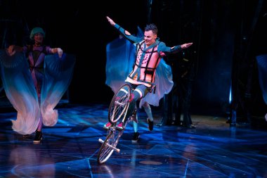 Rio de Janeiro (RJ), 08.12.2022 - Estreia de Bazzar, espetculo do Cirque du Soleil no Rio de Janeiro. 30. Dezembro 'daki Parque Olmpico' da olmadığının farkına vardım..