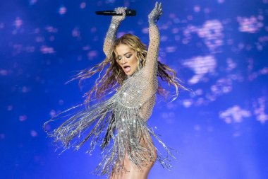 RIO DE JANEIRO, BRAZIL - 11 Eylül 2022: Rio 2022 Rock 2022 Festivali 'nin yedinci gününde Rita Ora' nın dünya sahnesinde sunumu