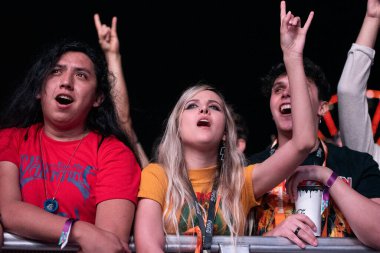 RIO DE JANEIRO, BRAZIL - 2ND EPTEMBER, 2022: Bullet For My Valentine hayranları Rio de Janeiro 'nun batısındaki Cidade do Rock' ta düzenlenen Festival Rock 'ın ilk gününde Palco Sunset' de gösterisini sunar.