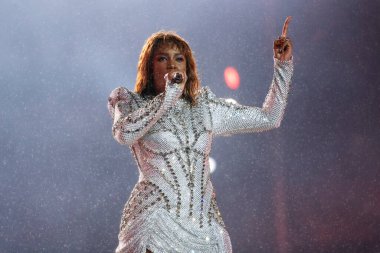 RIO DE JANEIRO, BRAZİL - 4 EYLÜL, 2022: Olimpiyat Parkı 'ndaki Rock' ta şarkıcı Iza.