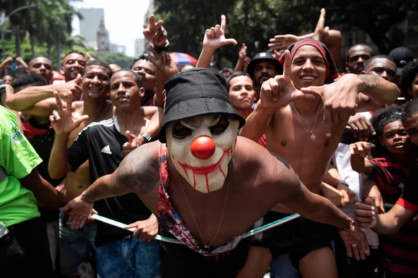 リオデジャネイロ 2022 ダウンタウンのリオ ジャネイロの通りでコパ ブラジルとLibertadoresのタイトルのためのフラメンコ選手のお祝い — ストック写真
