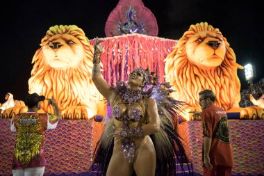 Rio de Janeiro, RJ, Brezilya - 02 Mart 2019: Rio Karnavalı 2019. Rio de Janeiro 'da Karnaval Geçidi.