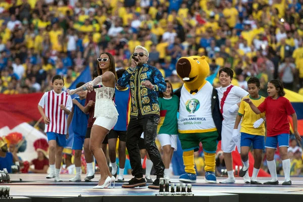 ジャネイロ ブラジル 7月7 2019 アニッタとペドロ キャップ ジャネイロの北のマラカナスタジアムで 2019コパ アメリカ決勝のブラジル ペルーの試合前にショーで — ストック写真