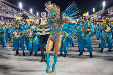 Rio de Janeiro, Brezilya - 24 Şubat 2020: Rio Karnavalı 2020. Rio de Janeiro 'daki Samba Okulları Geçidi.