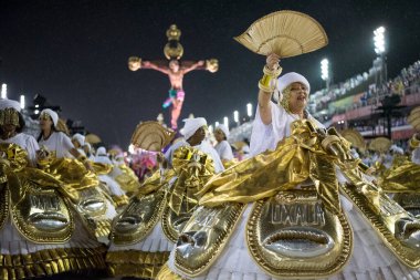 Rio de Janeiro, Brezilya - 29 Şubat 2020: Rio Karnavalı 2020. Rio de Janeiro Karnaval Şampiyonları Geçidi 