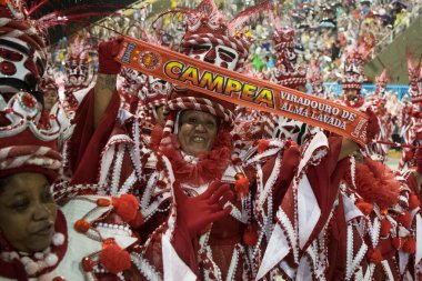 Rio de Janeiro, Brezilya - 29 Şubat 2020: Rio Karnavalı 2020. Rio de Janeiro Karnaval Şampiyonları Geçidi 