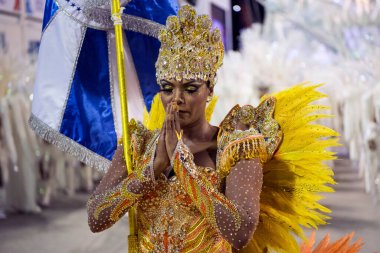 Rio de Janeiro, Brezilya - 24 Şubat 2020: Rio Karnavalı 2020. Rio de Janeiro 'daki Samba Okulları Geçidi.