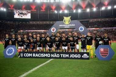 RIO DE JANEIRO - 16 Mayıs 2023: futbolda ırkçılığa karşı protesto. Flamengo x Cruzeiro maçı, Brezilya Maracana Şampiyonası.