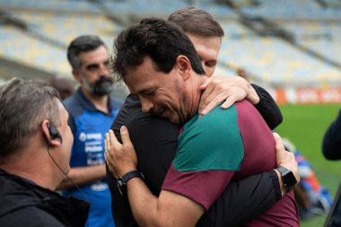 Rio de Janeiro (RJ), 29.07.2023 - Fernando Diniz, Fluminense koçu ve Paulo Turra, Santos koçu. Brezilya Şampiyonası için Maracana 'da Fluminense x Santos maçı.