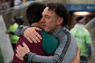 Rio de Janeiro (RJ), 08.08.2023 - Fernando Diniz, Fluminense koçu ve Gabriel Milito, Argentino Juniors (ARG) teknik direktörü. Fluminense x Argentinos Juniors (ARG) ile Maracana 'da oynanan Libertadores raundunun ikinci ayağı arasındaki maç..