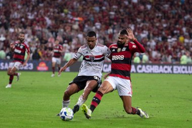 Rio de Janeiro (RJ), 12.08.2023 - Flamengo 'dan Fabricio Bruno ve Sao Paulo' dan Juan. Flamengo x Sao Paulo arasındaki maç, Brezilya Şampiyonası 'nın 19. raundu için, Maracana' da.