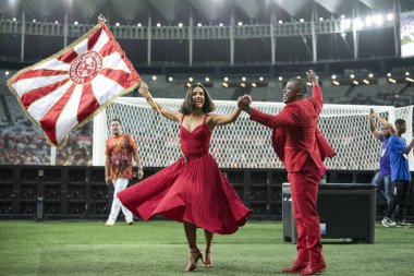 Rio de Janeiro, Rio de Janeiro, Brezilya - 27 Aralık 2023. Maracan Stadyumu 'nda Salgueiro Samba Okulu' nun bir gösterisiyle All-star maçı..       